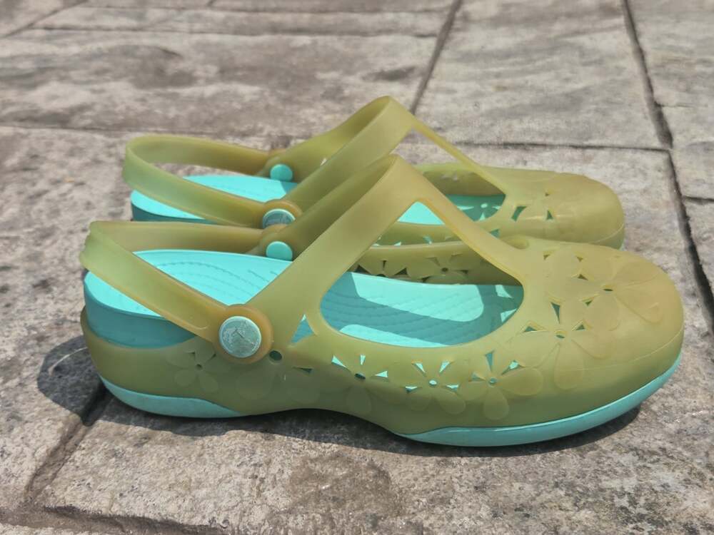 Crocs Carlie Mary Jane Flats Womens Sz 6 Translucent Green Aqua Blue Floral